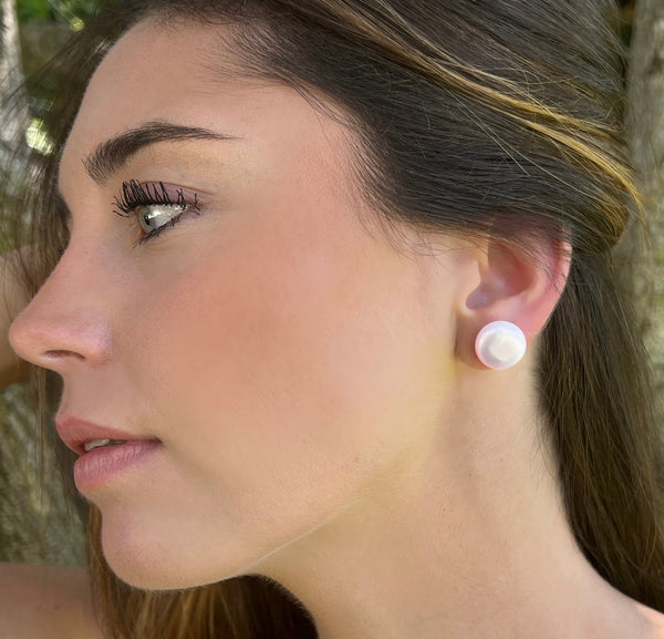  Vue portée de la boucle audacieuse Boucles ultra plate  15 mm couleur de la perle de culture blanche tige argent 925