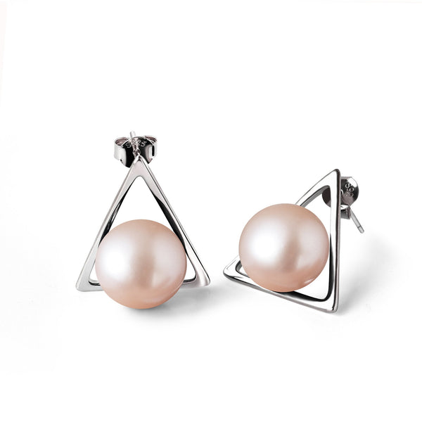 Boucles d'Oreilles  Perles de Cuture d'eau douce perle légèrement plate de couleur  rose pâle  diamètre de la perle 11.5mm posée sur la base inférieure du triangle en argent 925.