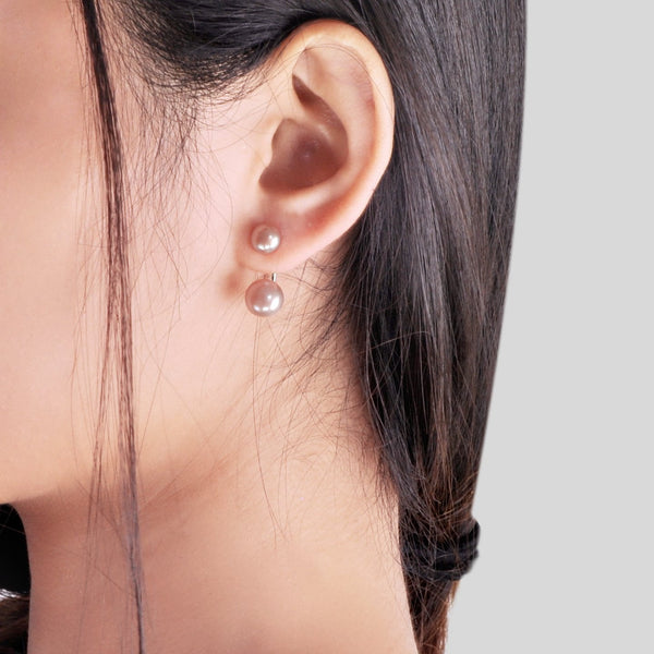 Vue porté des Boucles d’oreilles modernes en forme de C suspendu avec perles de culture d’eau douce ronde rose lilas de 7mm et 9,5mm et monture en argent 925, bijou élégant
