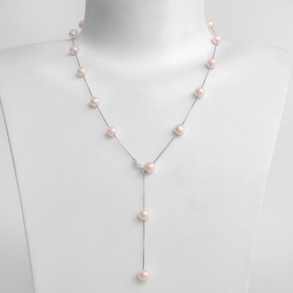 Collier longueur 53 cm Perles 7.5 mm de Culture d'eau douce  couleur légèrement rosée et  espacées sur une Chaîne Argent 925 .